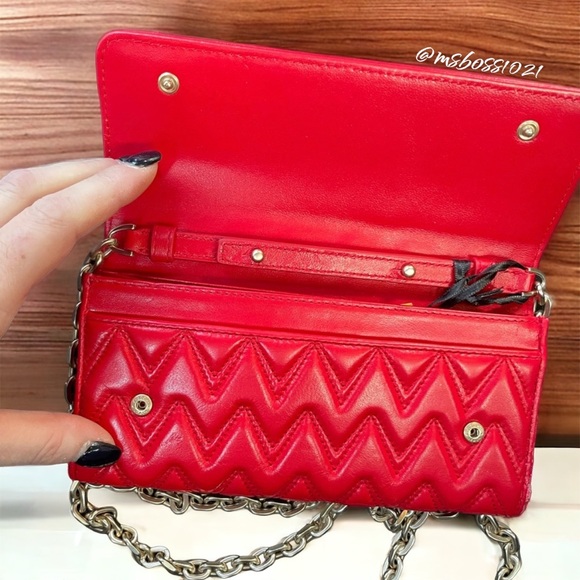 Valentino Red Studded Quilted Wallet With Removable Gold Chain BRAND NEW - Picture 3 of 4